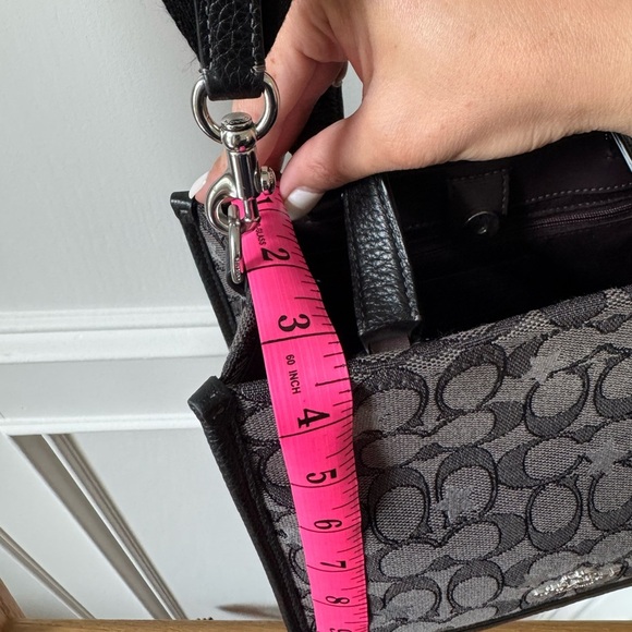 Coach Dempsey Tote 22 In Signature Jacquard With Star Embroidery - Like New - Picture 11 of 16